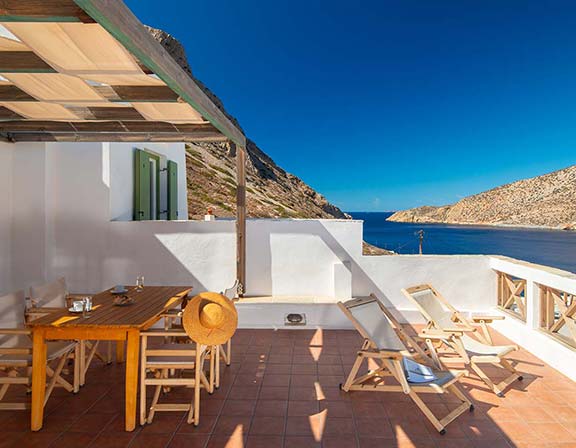 Terrasse spacieuse avec vue sur la mer